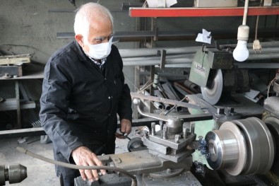 (Özel) 86 Yaşındaki Nazım Usta, Günler Sonra Tezgahının Başına Geçti