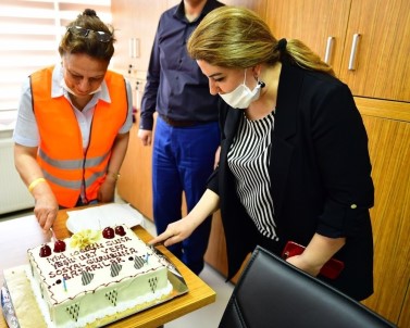 Vefa Sosyal Destek Grubu Üyesine Doğum Günü Sürprizi