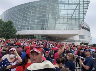 Binlerce Trump Destekçisi Tulsa'da