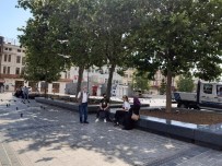 Kısıtlamanın Kalkması İle Vatandaşlar Sokaklara Çıktı