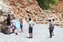 Kısıtlamayı İhlal Edip Denize Girenler Polisten Kaçamadı