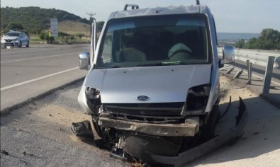 Ezine'de Trafik Kazası Açıklaması 2 Yaralı