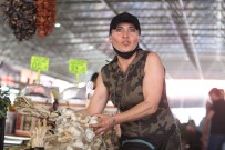 Semt Pazarlarının 3 Dil Bilen Alımlı 'Dani' Ablası Müşterilerin Gözdesi