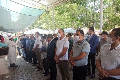 AK Parti'li Avni Keleş'in Cenazesi Toprağa Verildi