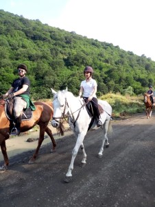 Atlı Binicilik Tesisleri'nde Eğlenceli Kamp