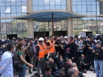 Şantiye Alanında Oturma Eylemi Yapan Baro Başkanlarına İşçilerden Tepki