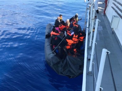 Yunanistan'ın Ölüme Terk Ettiği Göçmenleri Türk Askeri Kurtardı