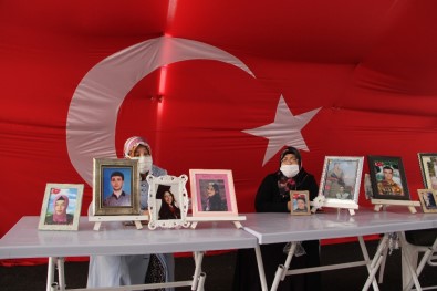 HDP Önündeki Ailelerin Evlat Nöbeti 295'İnci Gününde