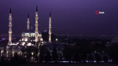Kırıkkale'de Şimşekler Geceyi Aydınlattı