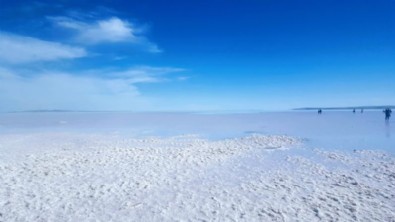 Tuz Gölü havzasında toprak altından çıkan duman şaşırtıyor