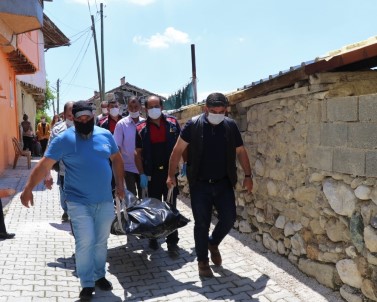 85 Yaşındaki Adam Evinde Ölü Bulundu