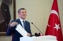 Bakan Selçuk, İlkokul Düzeyinde Hazırlanan 'Arkadaş' Adlı Yaz Tatili Kitabını Tanıttı