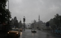 YAĞIŞ UYARISI - İstanbul dün sele teslim oldu! İşte facianın ardından bu sabahki manzara