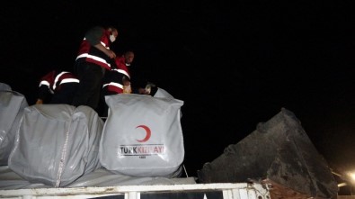 Depremzedelere Çadır Dağıtımına Başlandı