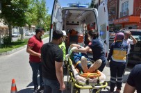 Kamyonetle Otomobil Çarpıştı Açıklaması 2 Yaralı