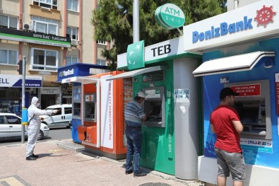 Mersin'de Yoğun Olarak Kullanılan Noktalarda Dezenfekte Devam Ediyor