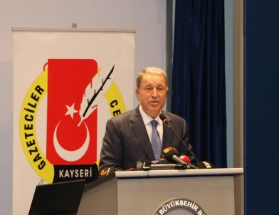 Milli Savunma Bakanı: Türkler ve Kürtler et ve tırnak gibidir