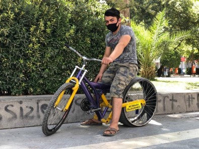 Otomobil Lastiğini Bisikletine Taktı, Görenler Gözlerine İnanamadı