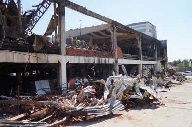 AVM'de Çıkan Yangın Söndürüldü