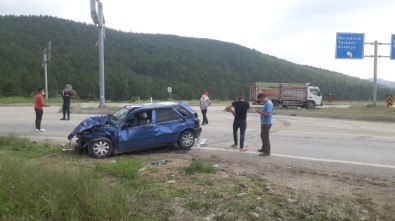 Bursa'da Otomobil İle Kamyon Çarpıştı Açıklaması 6 Yaralı