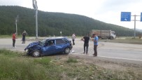 Bursa'da Otomobil İle Kamyon Çarpıştı Açıklaması 6 Yaralı Haberi