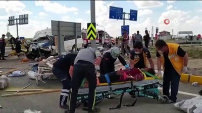Konya'da Tarım İşçilerini Taşıyan Minibüs İle Tır Çarpıştı Açıklaması 6 Ölü