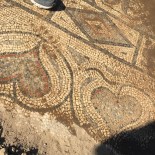 Manisa'da 5 Milyon Dolarlık Mozaikleri Jandarmaya Satmak İsterken Yakalandılar Haberi