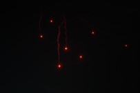 Başakşehir - Galatasaray Maçında Sahaya Dışarıdan Yanıcı Madde Atıldı