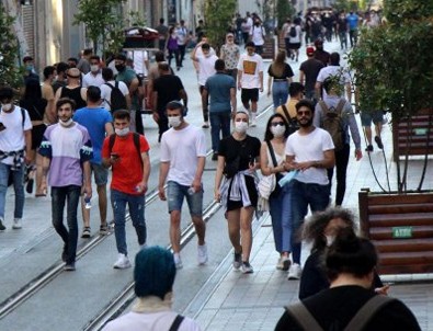 Sokağa çıkma kısıtlamasının sona ermesiyle vatandaşlar Taksim'e akın etti