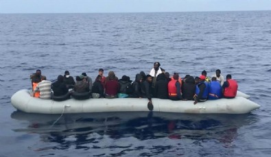 Balıkesir'in Ayvalık ilçesi açıklarında sığınmacıları taşıyan bot battı!