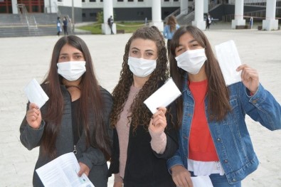 Belediyeden YKS Sınavına Giren Öğrencilere Maske