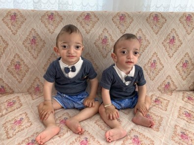 Hasta İkiz Çocuklar Yardım Bekliyor