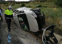 Gölbaşı'nda Hafif Ticari Araç Şarampole Devrildi