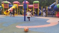 Parklar Çocuklarla Doldu