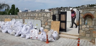 Yılmaz Özdil'in Ofis Diye Alıp Yazlık Eve Çevirdiği Villanın Yıkımı Devam Ediyor