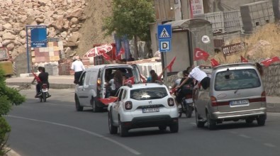 Asker Uğurlama Konvoyunda Ölümden Döndü