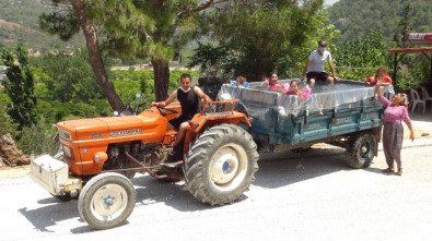 Korona Traktör Kasasını Vatandaşa Seyyar Havuz Yaptırdı