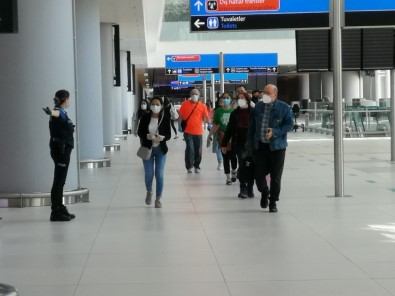 ABD'deki 295 Türk Vatandaşı İntikal Uçuşuyla Yurda Getirildi