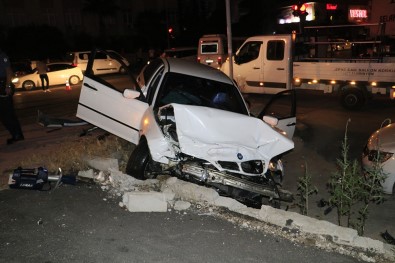 Adana'da İki Otomobil Çarpıştı Açıklaması 7 Yaralı