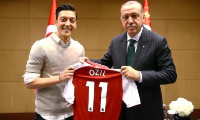 Adidas'tan Mesut Özil'e darbe!