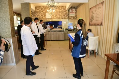 Bahçelievler'de Lokanta Ve İş Yerlerine Korana Virüs Denetimi