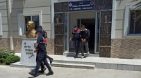 İzmir'de İş Yerinden 105 Bin Liralık Malzeme Çalan Hırsızlar Yakalandı