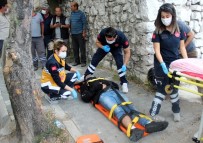 Tek Taraflı Kazada Motorlu Kurye Yaralandı