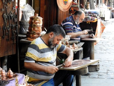 Bakırcılar Çarşısı'nda Çekiç Sesleri Yeniden Yankılandı