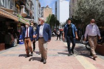 Başkan Atay Yenilenen Sokakta Esnafı Ziyaret Etti