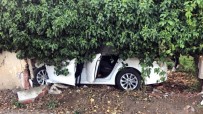 Kontrolden Çıkan Araç Bahçe Duvarına Çarptı Açıklaması 5 Yaralı