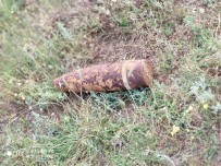 Koyunları Otlatırken Patlamamış Top Mermisi Görünce Şok Oldu