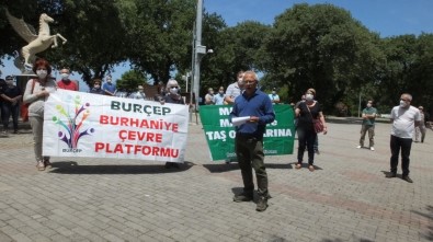 Meşe Ağaçlarının Altında Sosyal Mesafeli Çevre Açıklaması