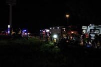 Karşı Şeride Geçen Otomobil Yolcu Otobüsünün Altına Girdi Açıklaması 2 Ölü