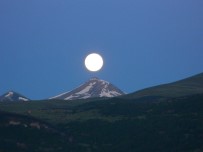 Posof'ta Ay Işığında Arsiyan Dağı Haberi